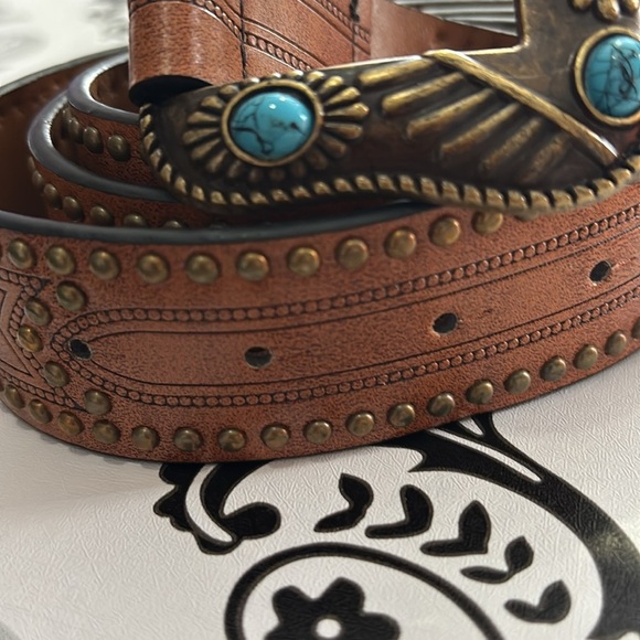 Western-Leather-Belts-Women Vintage Waist-Belts with Hollow Out Flower Buckle… - Picture 7 of 7